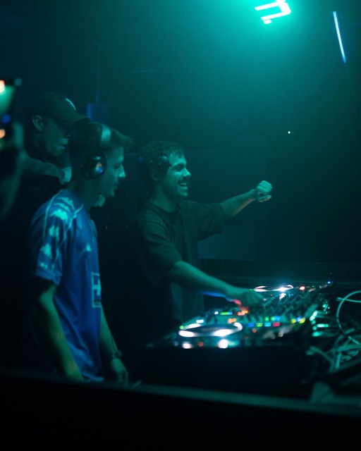 Erstes Headliner-Set, Serum Melbourne