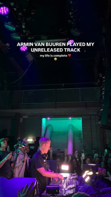Armin van Buuren spielt Goosebumps