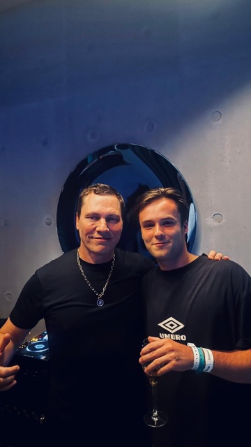 Von Tiësto ins UNVRS Ibiza eingeladen