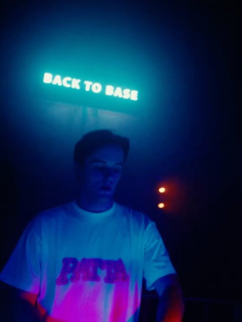 Debüt bei Back to Base im Wibar, Leiden